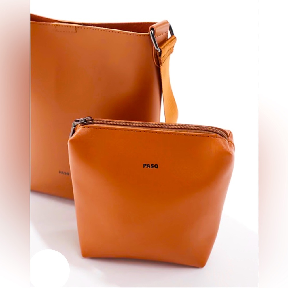 *NWT* PASQ shoulder bucket bag in tan